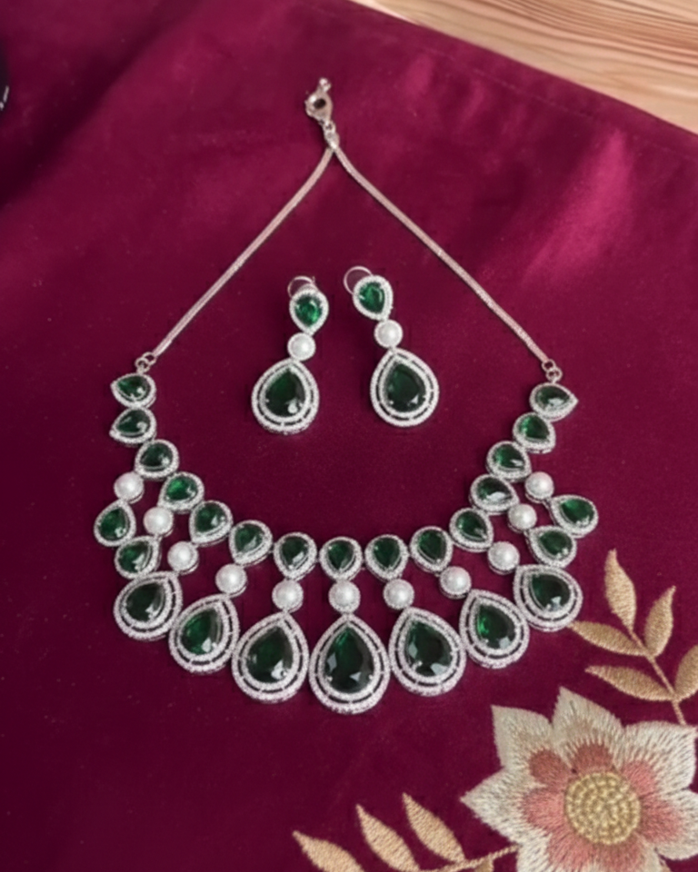 Emerald Pearl Royale Necklace Set